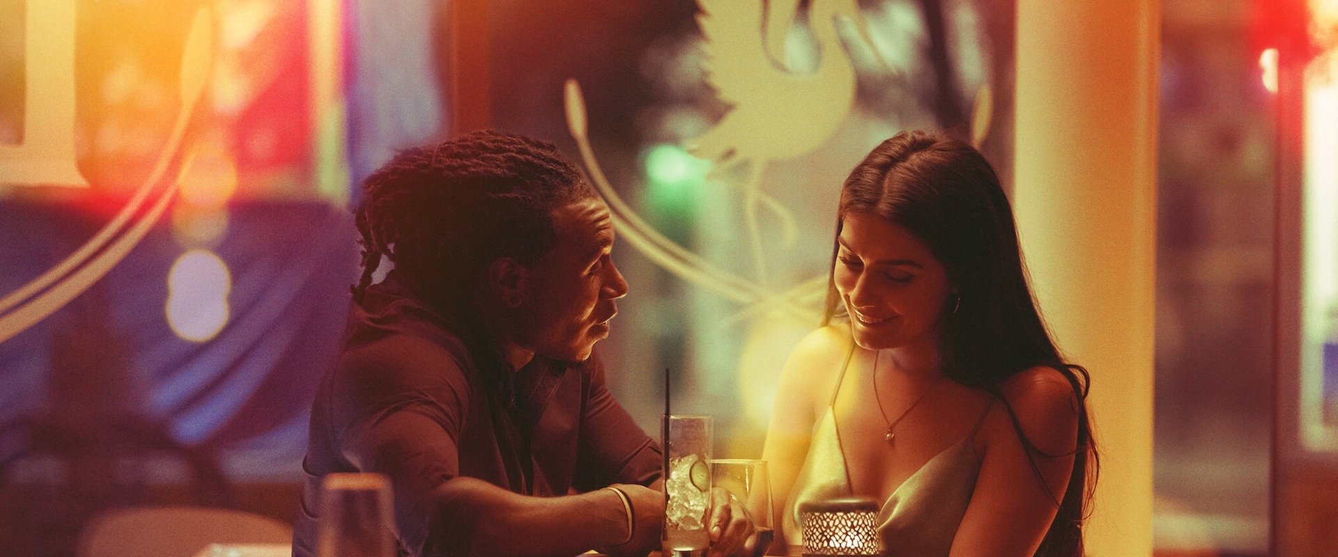 Dating Around dizisi için arka plan görseli