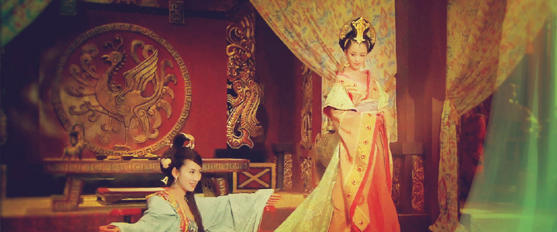 The Queens's banner image