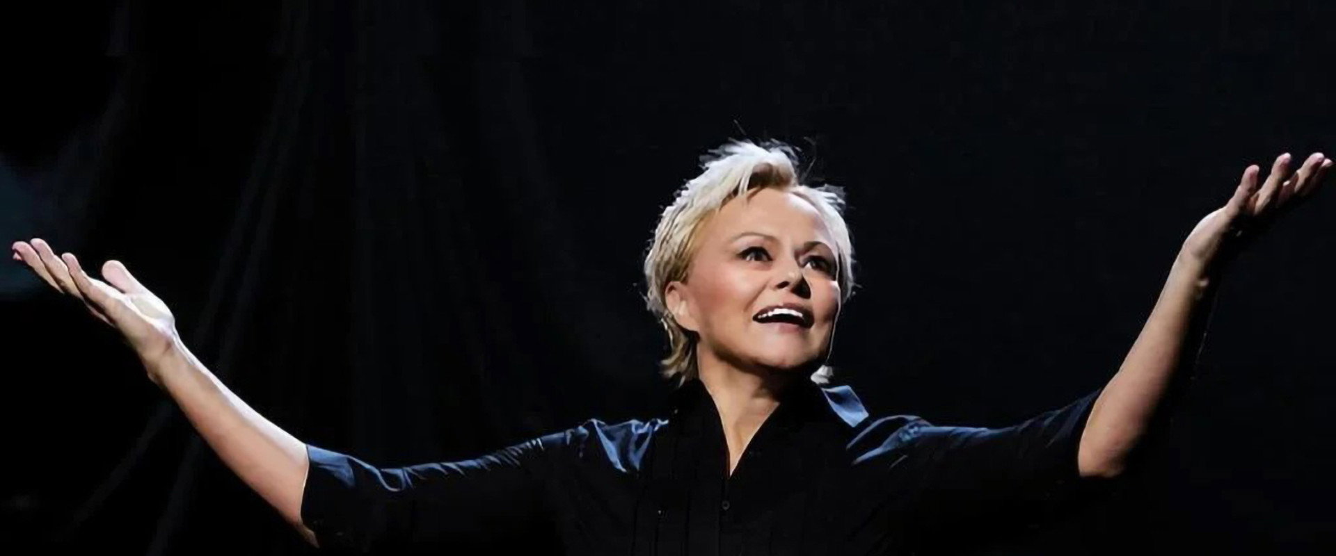 Muriel Robin reprend ses sketchs cultes : Et pof !