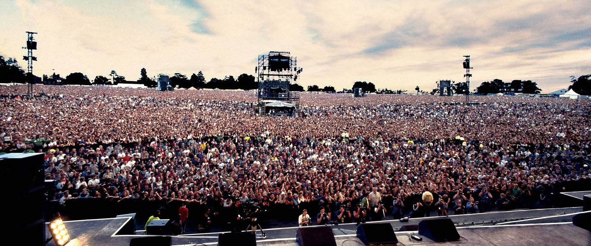 Oasis -Time Flies 1994-2009's banner image