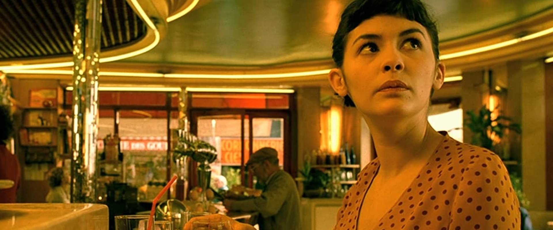 Amélie (Le Fabuleux Destin d'Amélie Poulain) Film Review