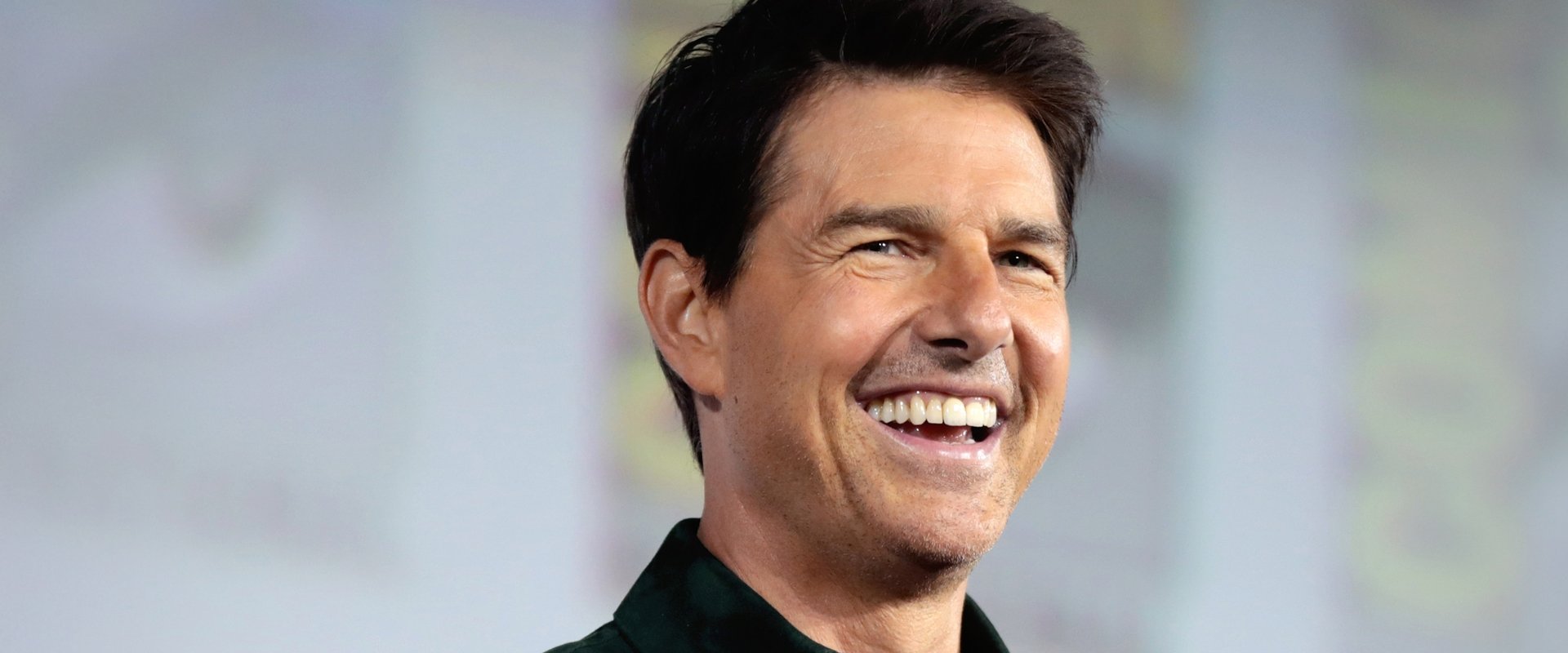 Tom Cruise: An Eternal Youth filmi için arka plan görseli