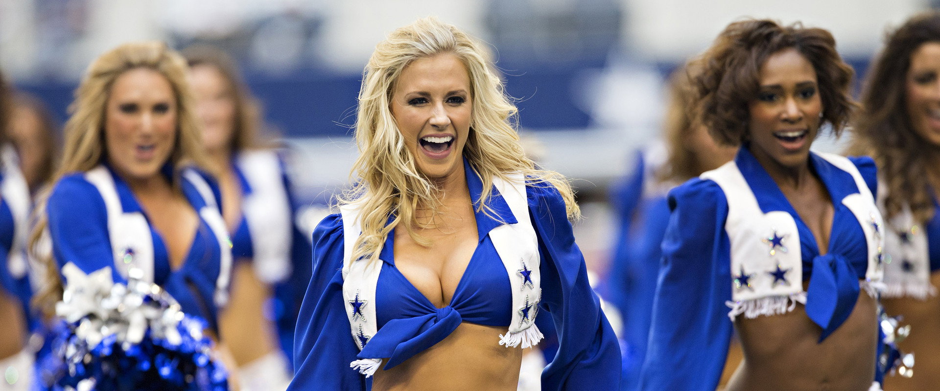 达拉斯牛仔啦啦队：团队组建