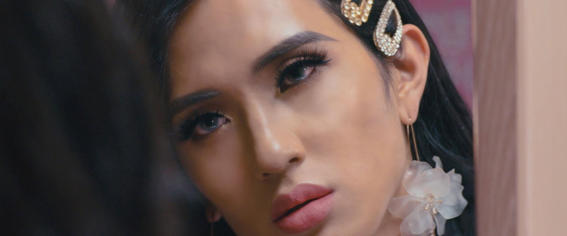 신의 딸은 춤을 춘다