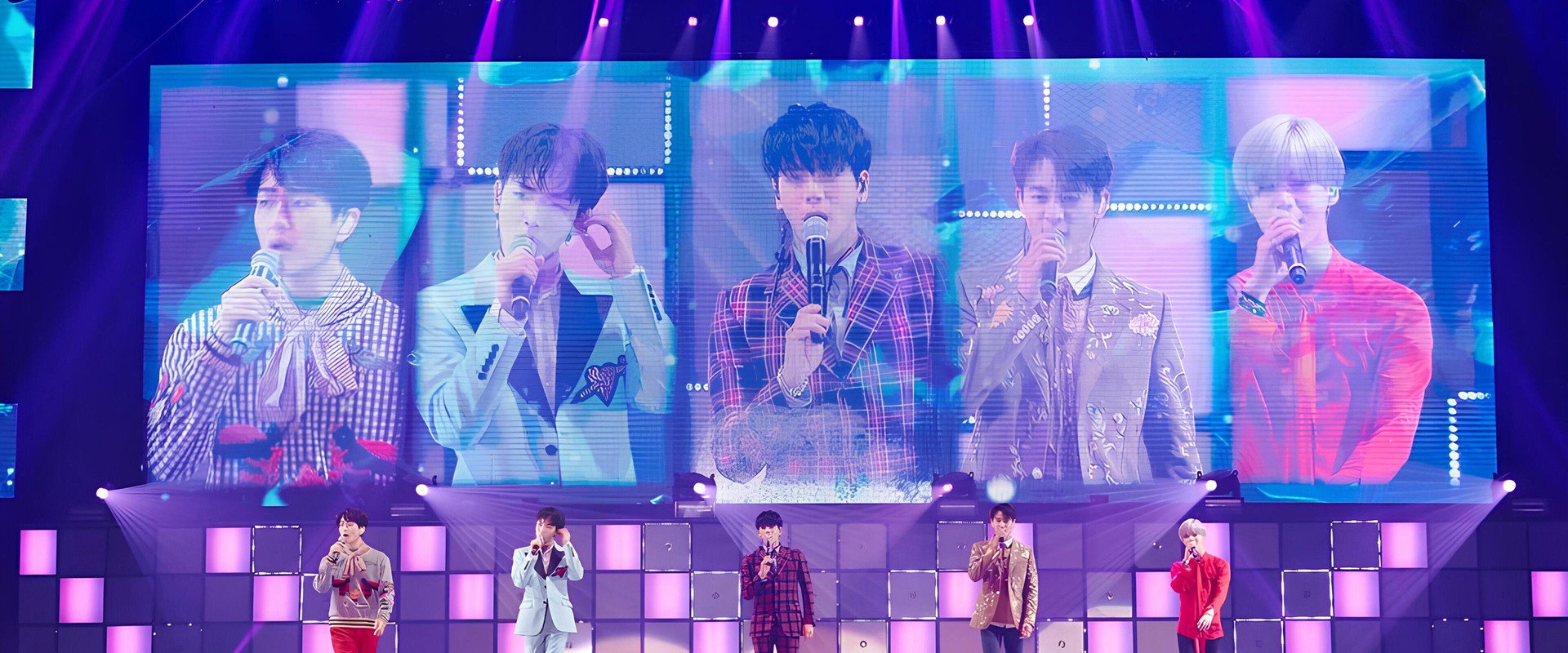 SHINee Concert "SHINee World V"