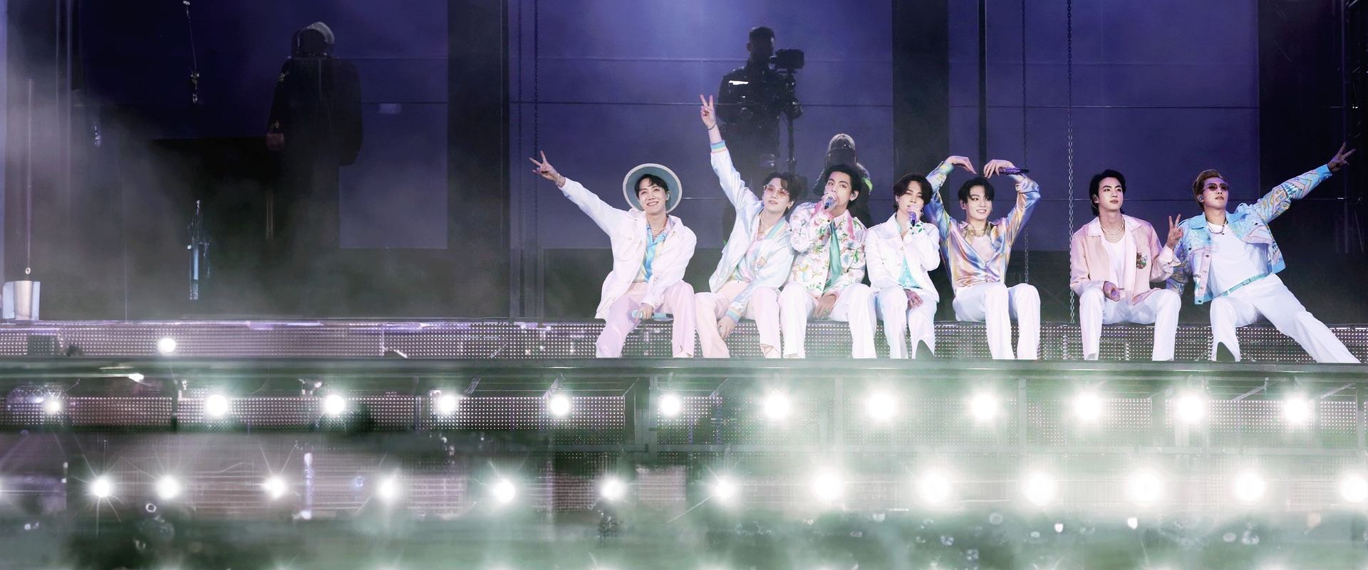 BTS Monuments: Beyond The Star dizisi için arka plan görseli