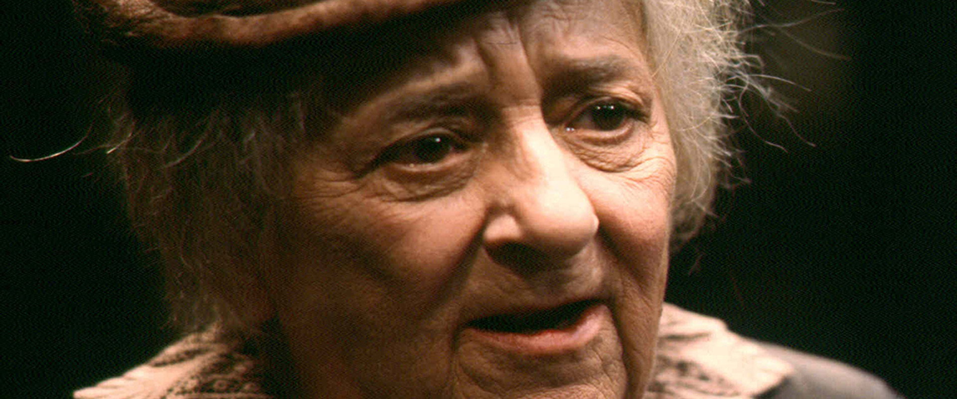 Miért beszél annyit Mrs. Piper?'s banner image