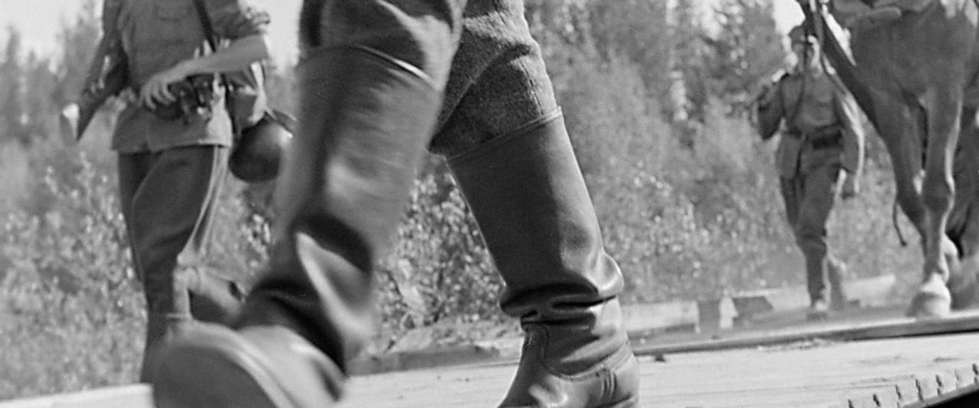 Yhdeksän miehen saappaat's banner image