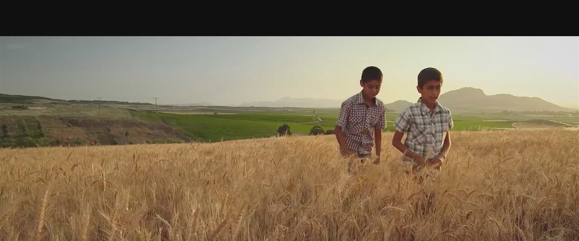 Biz Babasız Büyüdük filmi için arka plan görseli