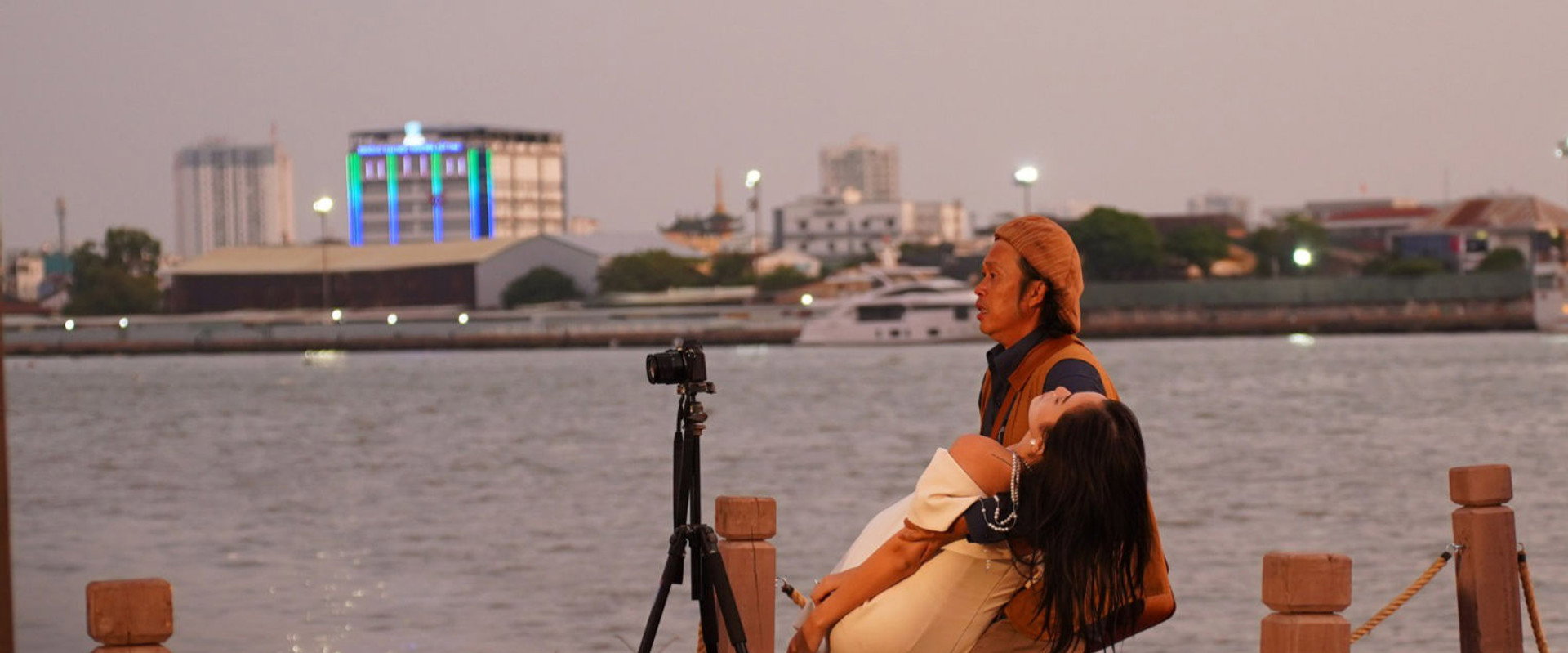 Làm Giàu Với Ma 2: Cuộc Chiến Hột Xoàn