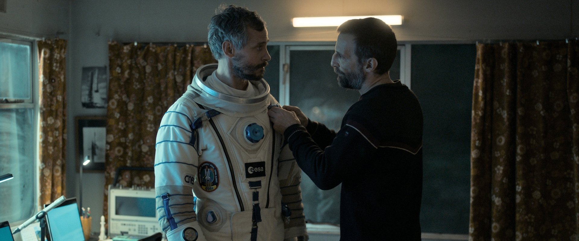 L'Astronaute filmi için arka plan görseli