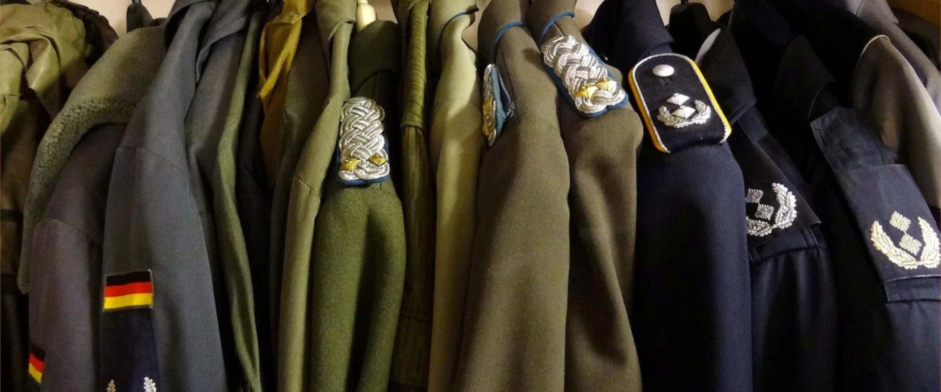 Das Ende der NVA - Wie die Bundeswehr die DDR Volksarmee übernahm's banner image