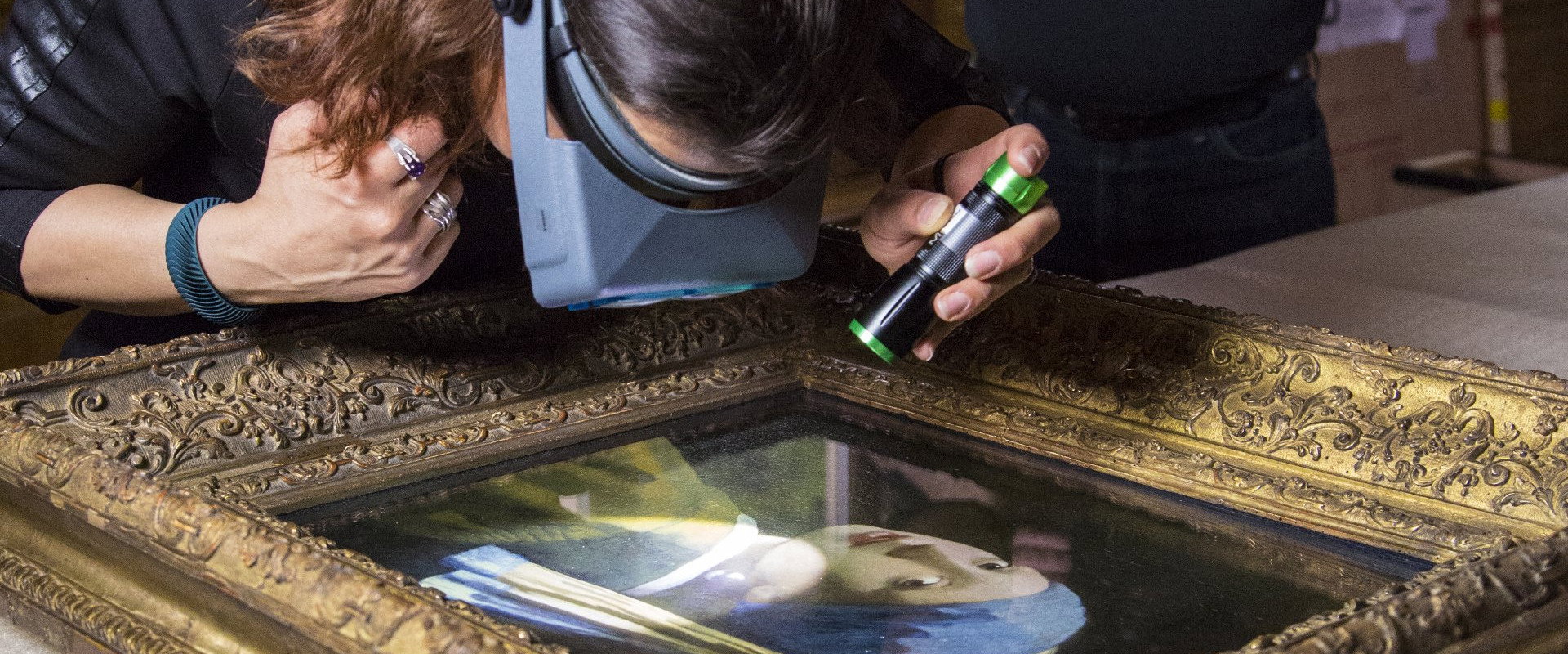 戴珍珠耳环的少女