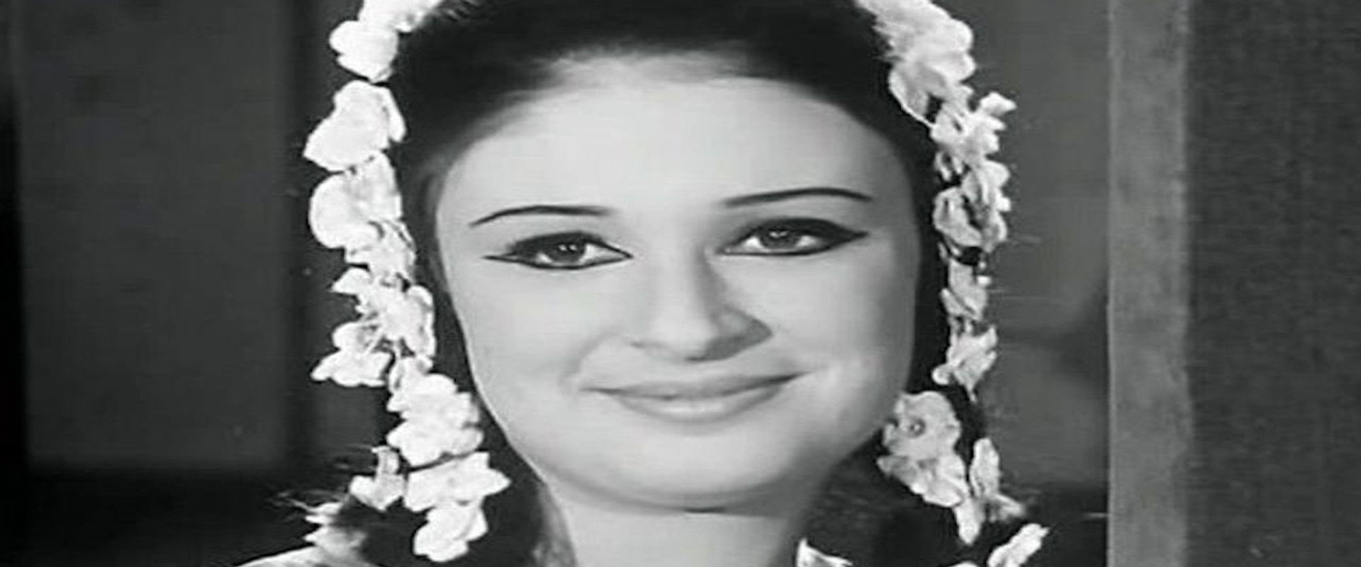 نورا's banner image