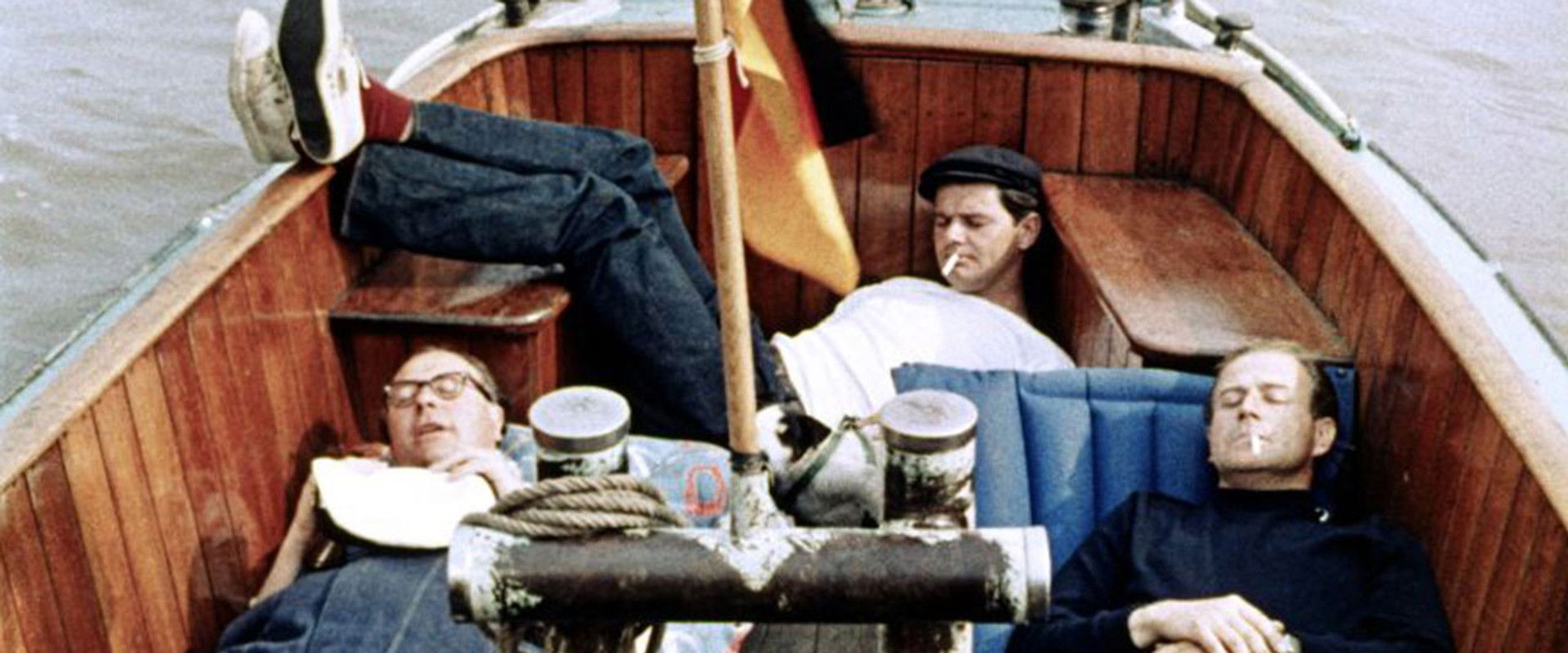 Drei Mann in einem Boot's banner image