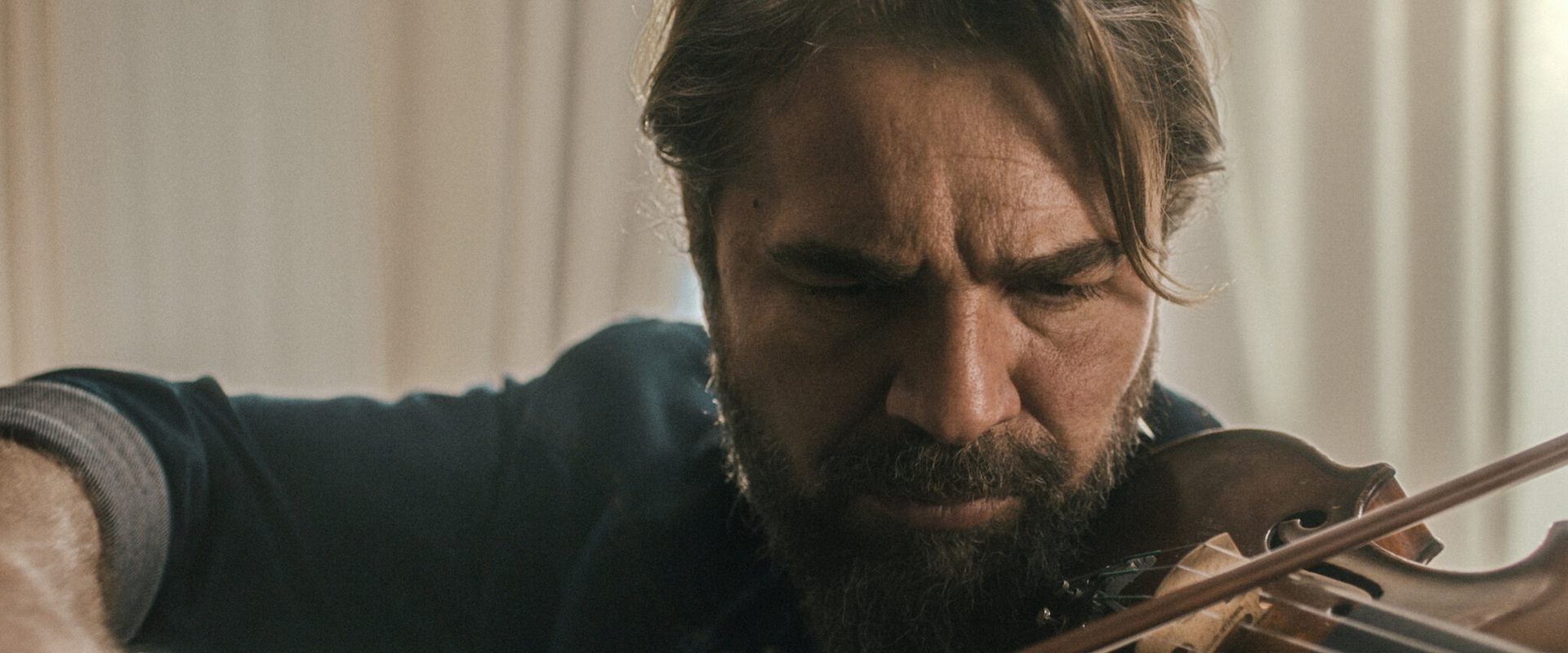 Babamın Kemanı filmi için arka plan görseli