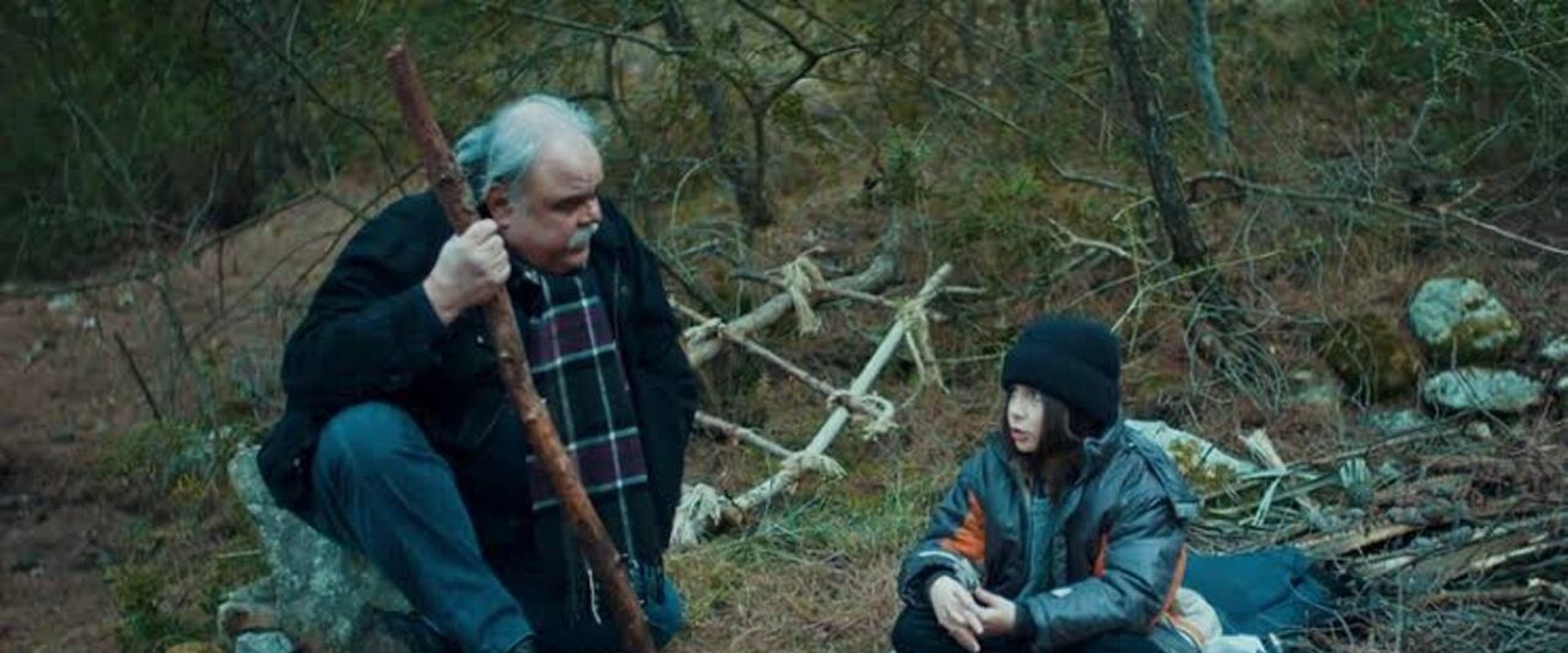 Ormandaki İhtiyar filmi için arka plan görseli