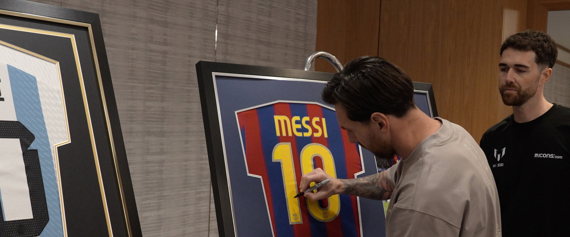 Signed, Sealed & Delivered: Inside the Billion-Dollar World of Sports Collectibles's banner image