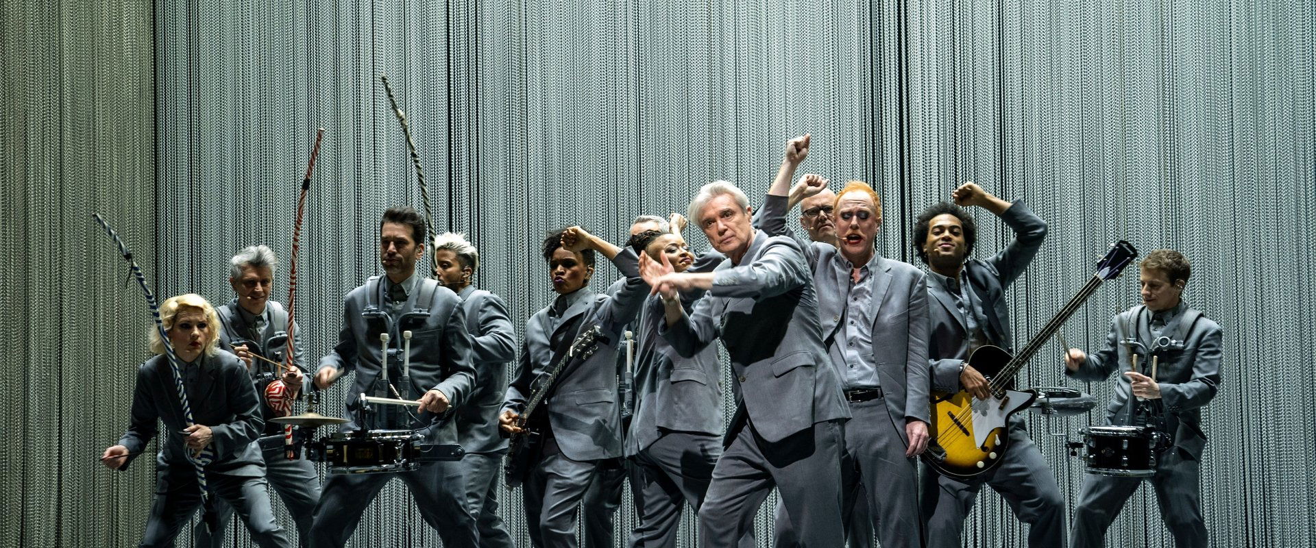 David Byrne's American Utopia filmi için arka plan görseli