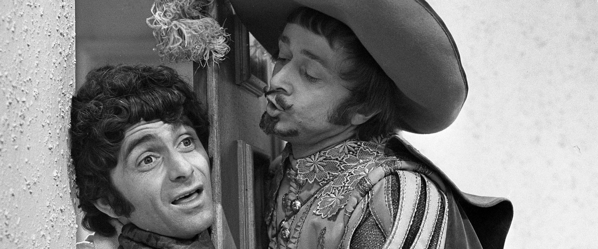 Schovávaná na schodech's banner image