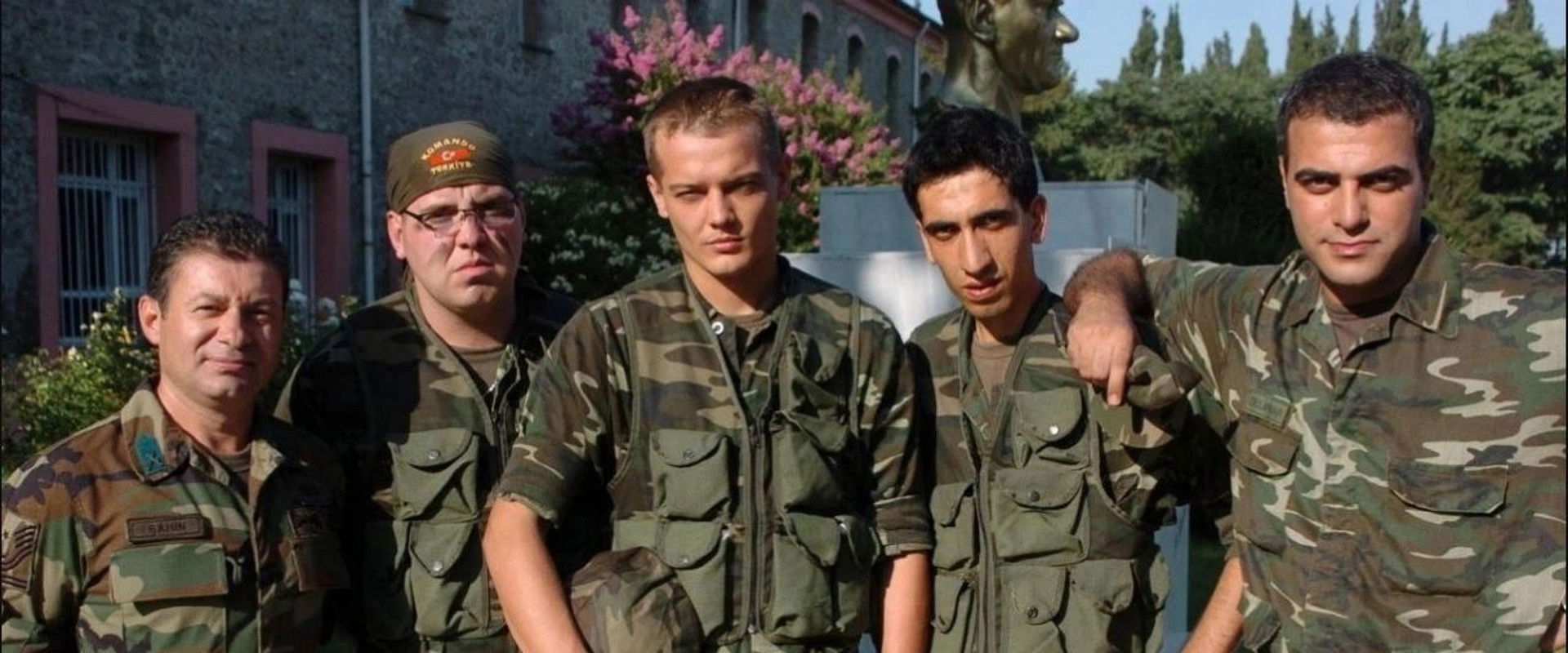 Emret Komutanım's banner image