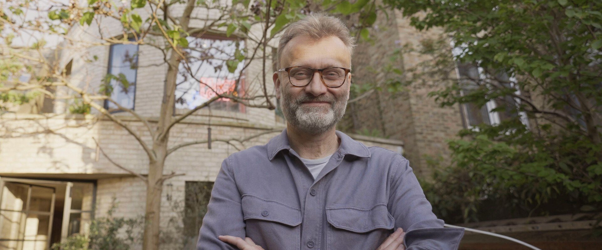 Huge Homes with Hugh Dennis