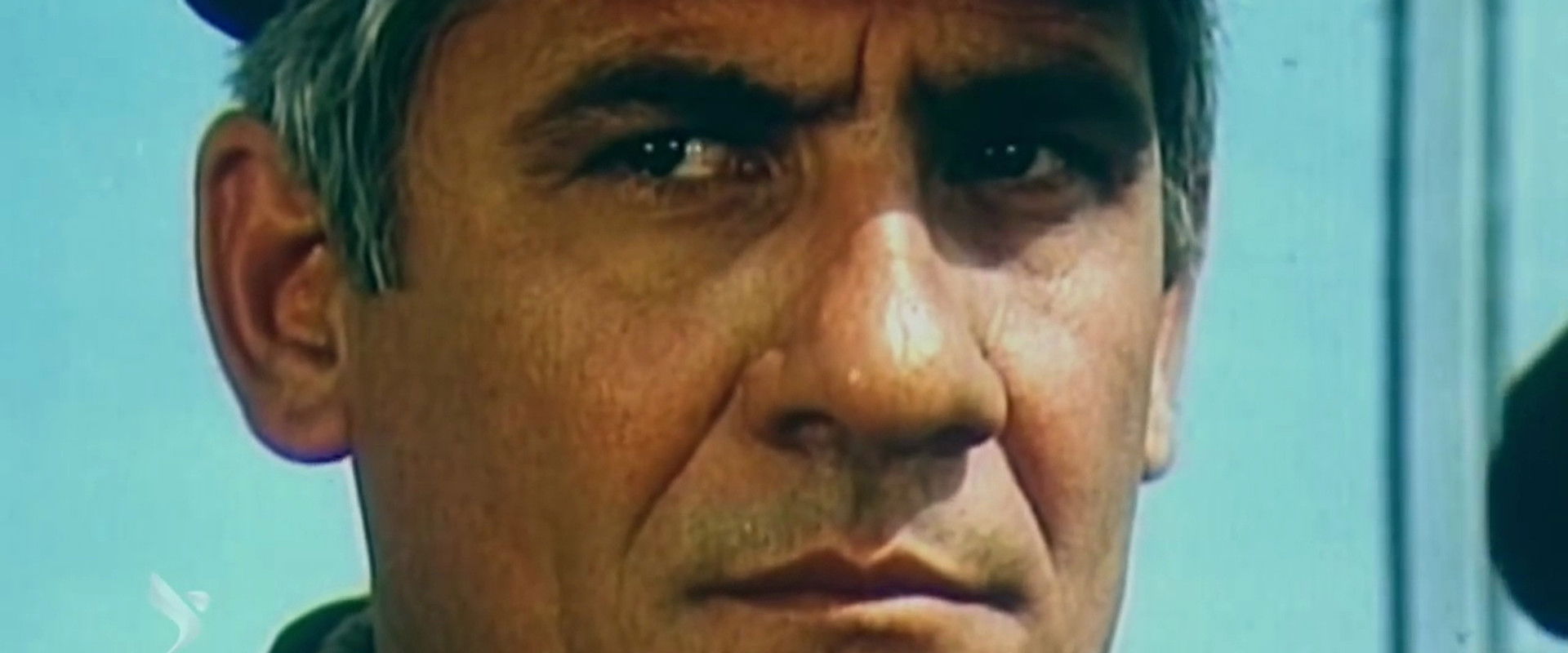 Traces in the blue sky's banner image