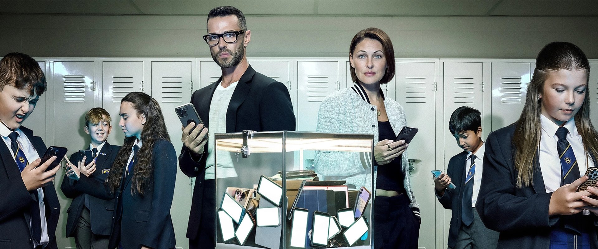 Swiped: The School That Banned Smartphones
