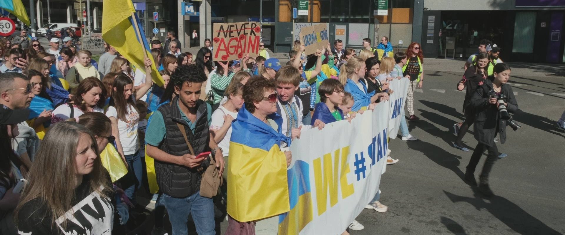Don't Leave Me Behind: Stories of Young Ukrainian Survival
