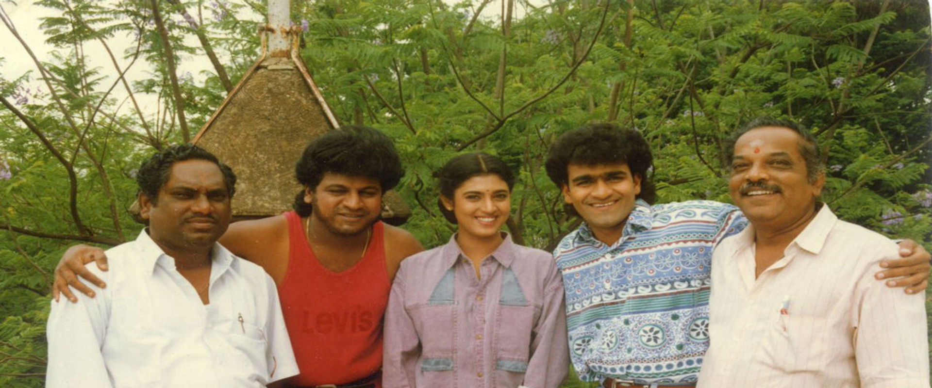 Ibbara Naduve Muddina Aata's banner image