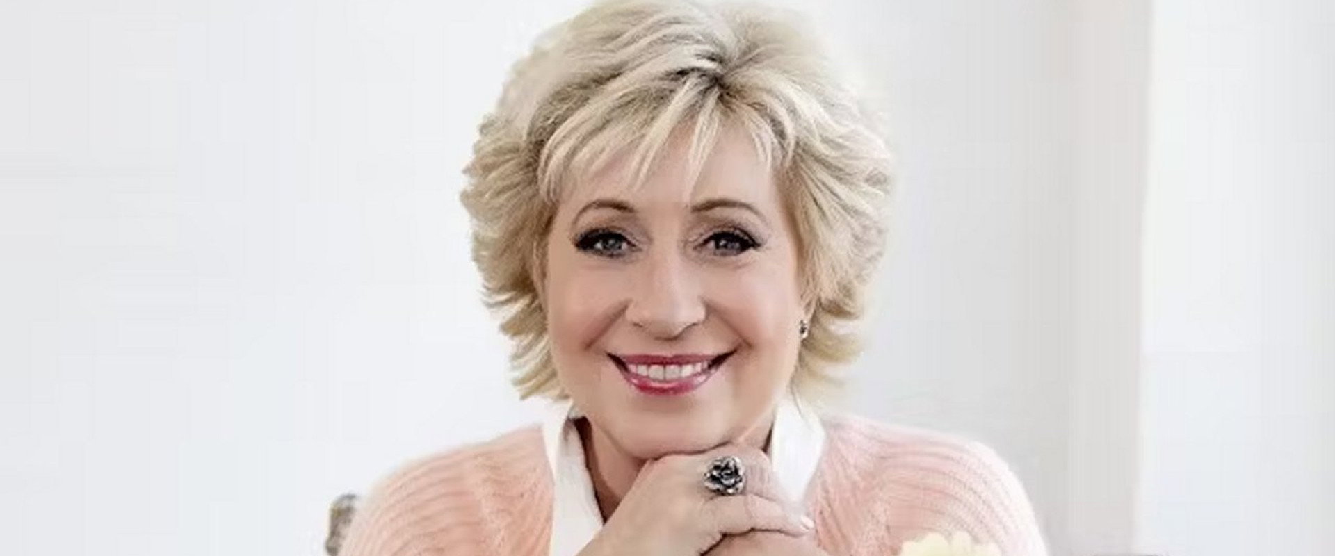 Birthe Kjær forever: Hele Danmarks Birthe's banner image