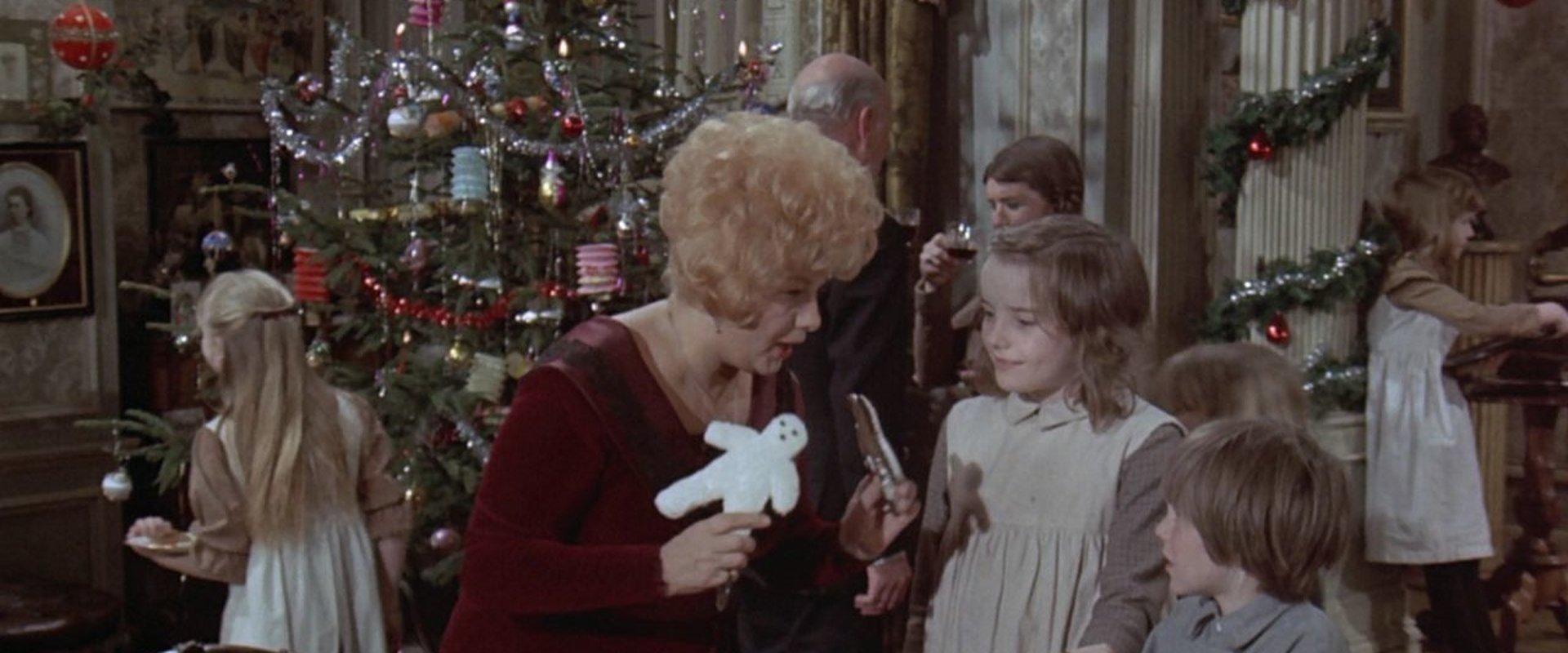Whoever Slew Auntie Roo?