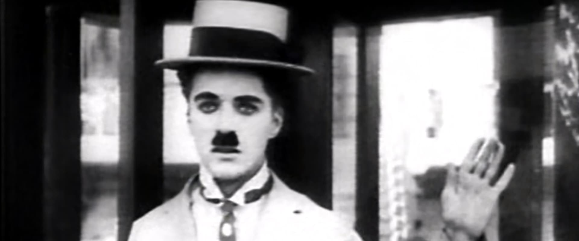 Charlot en el balneario