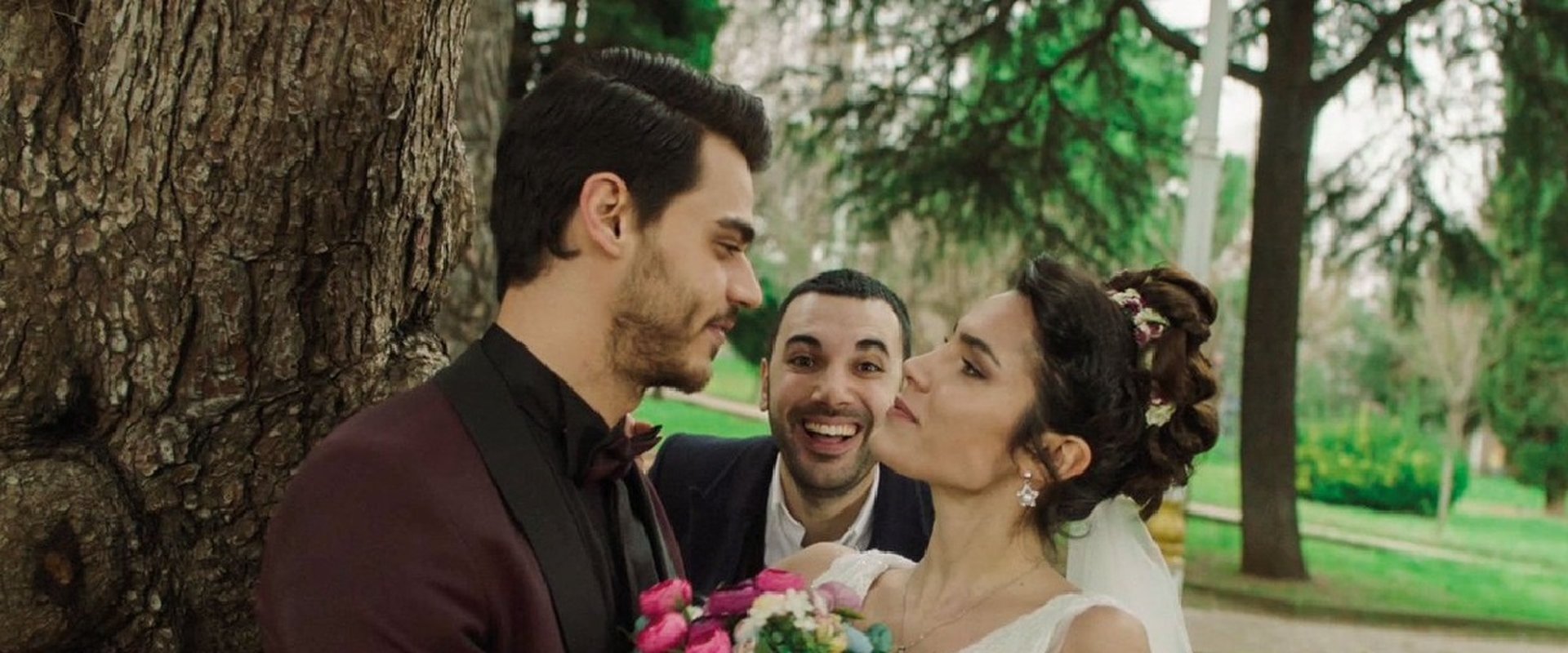 Kim Daha Mutlu filmi için arka plan görseli
