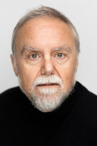 Profile of Roberto Leal