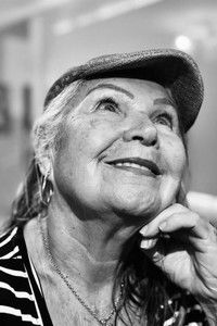 Profile of Glória Oliveira