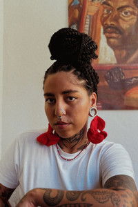 Profile of Naya Oliveira