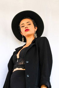 Profile of Maria Vitória Resende