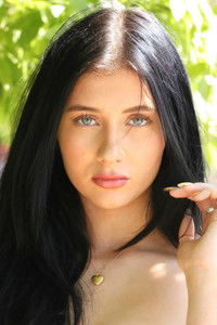 Profile of Elliana Walmsley