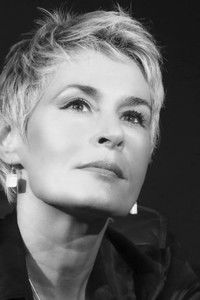 Profile of Elvira Dones