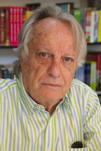 Profile of Alberto Vázquez Figueroa