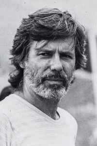 Profile of Roberto Farias