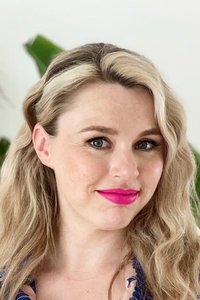 Profile of Lisa Loeb