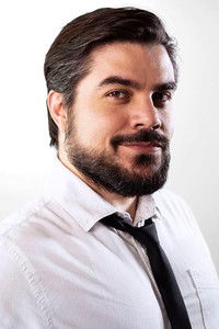 Profile of Richard De Carvalho