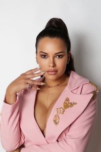 Profile of Ariadna Arantes