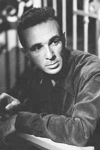 Profile of César Enríquez