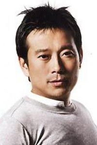 Profile of Vinij Lertratanachai