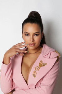 Profile of Ariadna Arantes