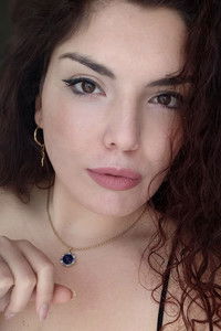 Profile of Fortuna De Crescenzo