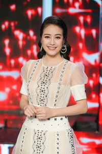 Profile of Phí Linh